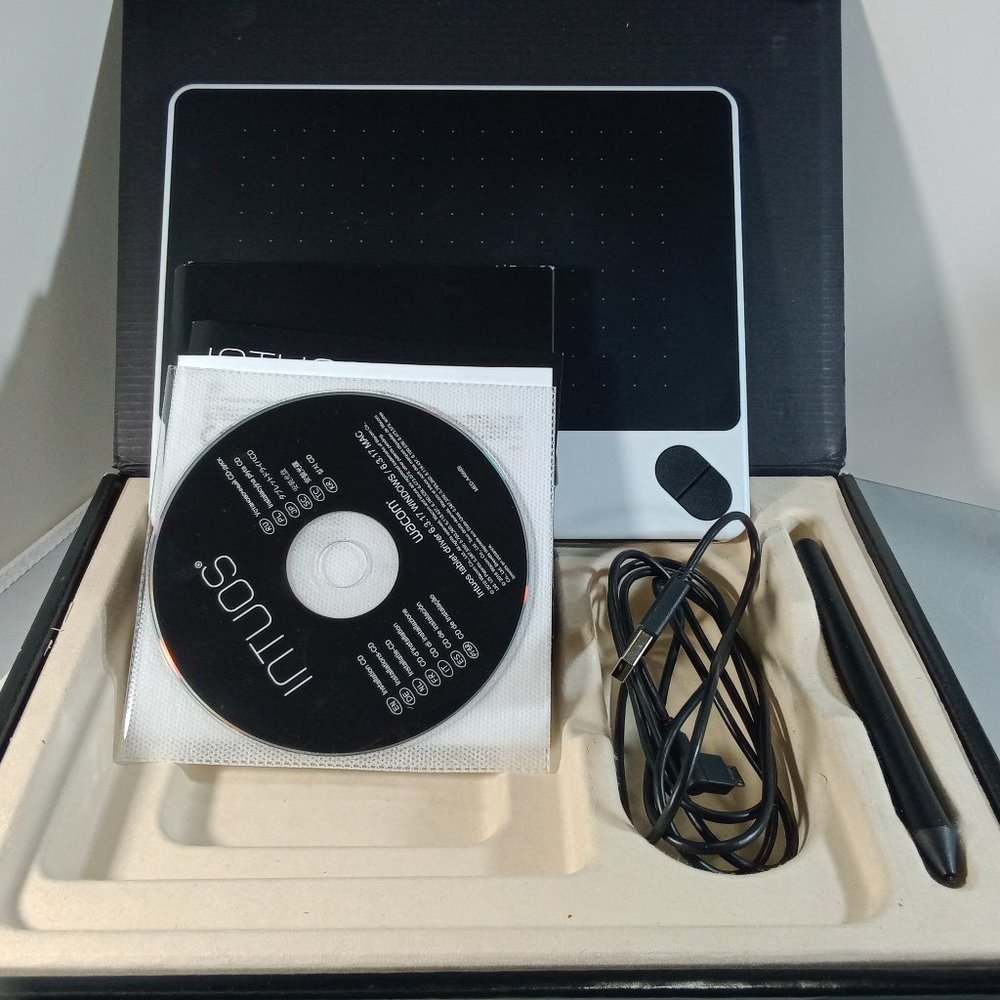 Intuos Wacom Small White Drawing Pad With Pen